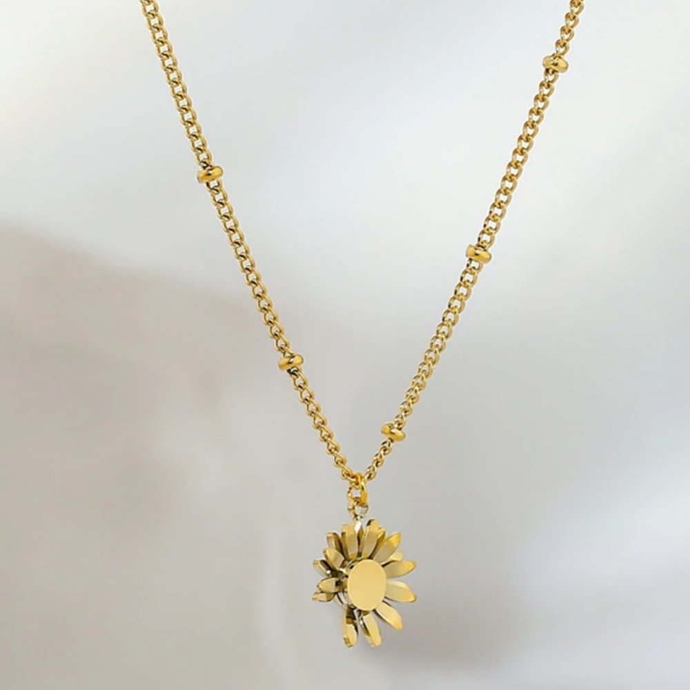 New 18K Gold Plated Daisy Diamond Necklace - Picture 4 of 6